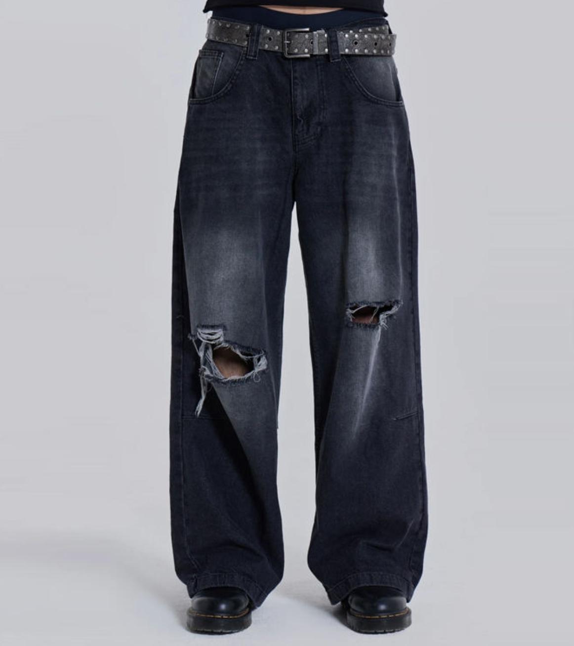 Relaxed Fit Ripped Jeans